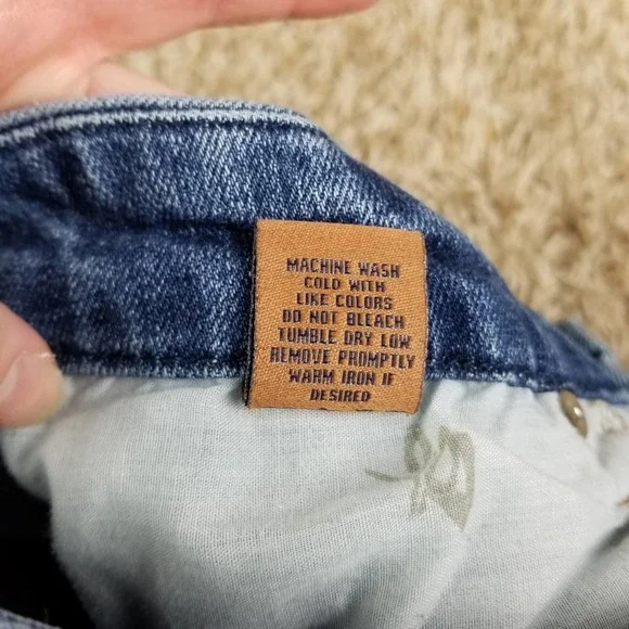 Seven7| medium wash cutoff shorts - Picture 2 of 5